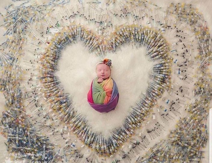 Tvmos_'s tweet photo. EL MILAGRO DE LA VIDA  🥺❤️

Quizá para muchos sea una simple imagen, pero estas mil 116 agujas son la cantidad de inyecciones que su madre tuvo que recibir como tratamiento de fertilidad para poder concebir al pequeño. https://t.co/BMrDq8mD4d