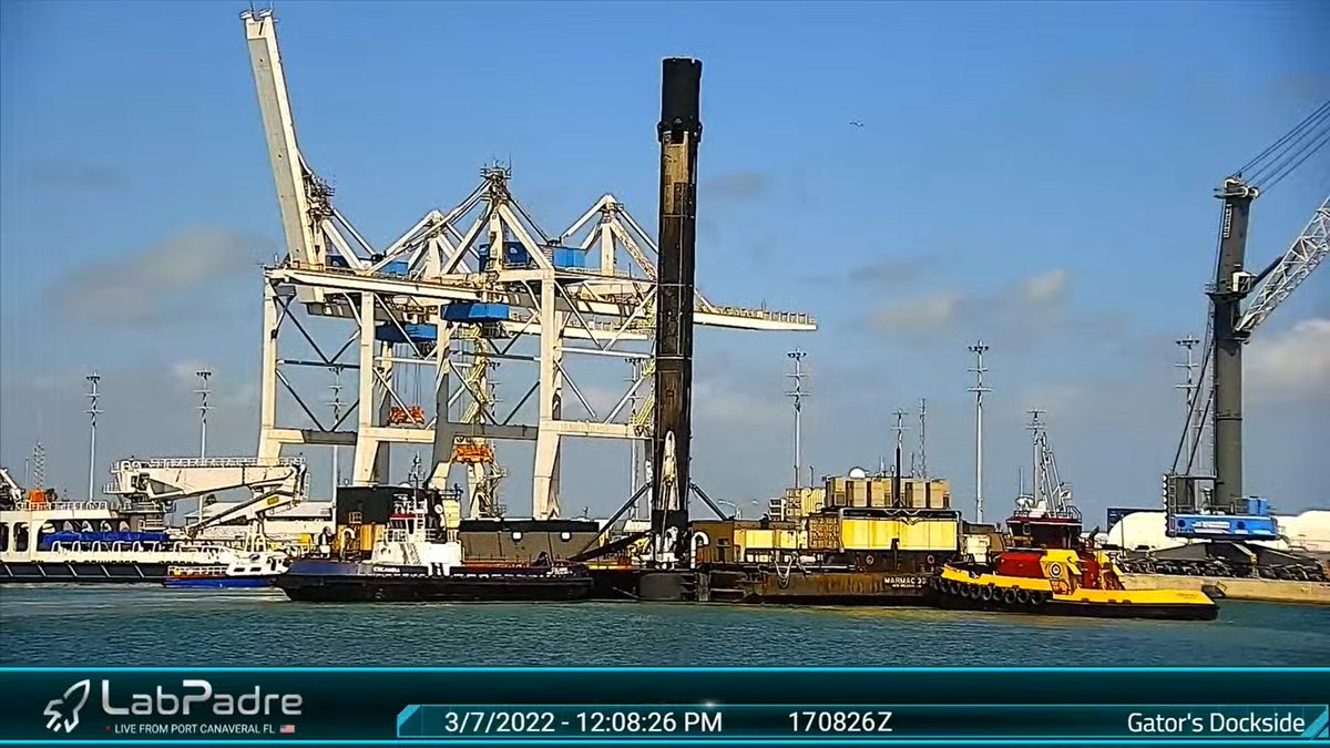 Bob & JRTI with B1060.11 just arrived back into port a minute ago. Tune in to LabPadre Gator Cam for live coverage of the docking & removal to Port for transport back to #SpaceX for refurbishment & mission #12. #Nasa https://t.co/FDvGAzNsEl https://t.co/S4DIfkQZny