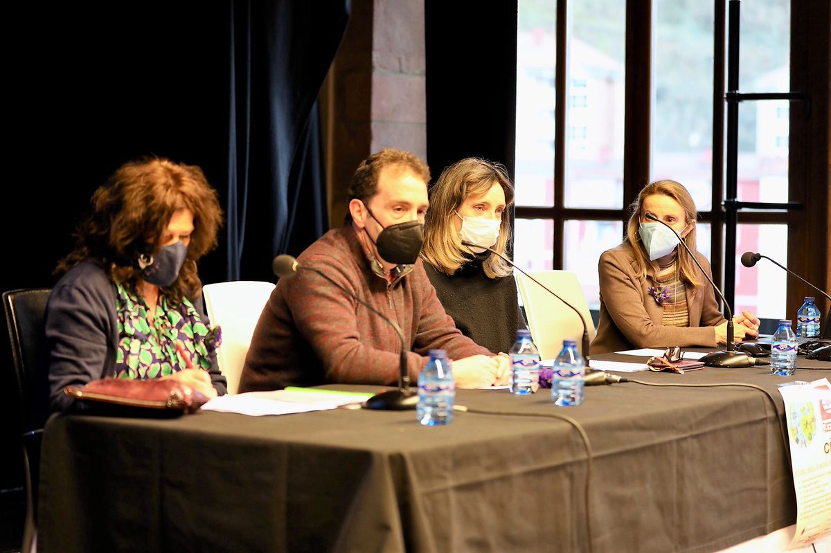 grupo_ssi's tweet photo. “Cuidar a quien cuida: situación y necesidades de las personas cuidadoras en hogares de Euskadi”
👥 por @GobiernoErmua en el marco del programa reivindicativo y cultural organizado con motivo del #8M
#cuidados #Martxoak8 #M8 #igualdad #Ermua
#GrupoSSI #SSILana #MENTSAD https://t.co/Hy2RwlJNE5