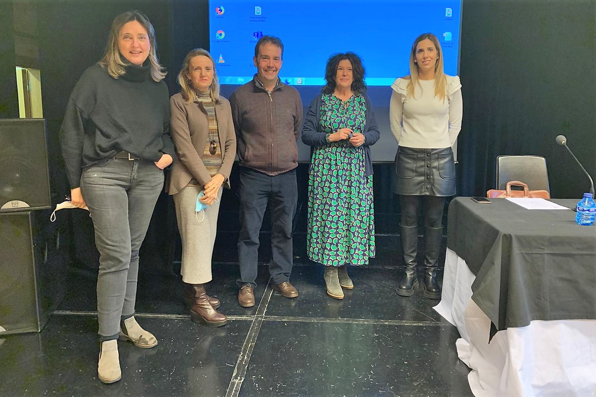 grupo_ssi's tweet photo. “Cuidar a quien cuida: situación y necesidades de las personas cuidadoras en hogares de Euskadi”
👥 por @GobiernoErmua en el marco del programa reivindicativo y cultural organizado con motivo del #8M
#cuidados #Martxoak8 #M8 #igualdad #Ermua
#GrupoSSI #SSILana #MENTSAD https://t.co/Hy2RwlJNE5