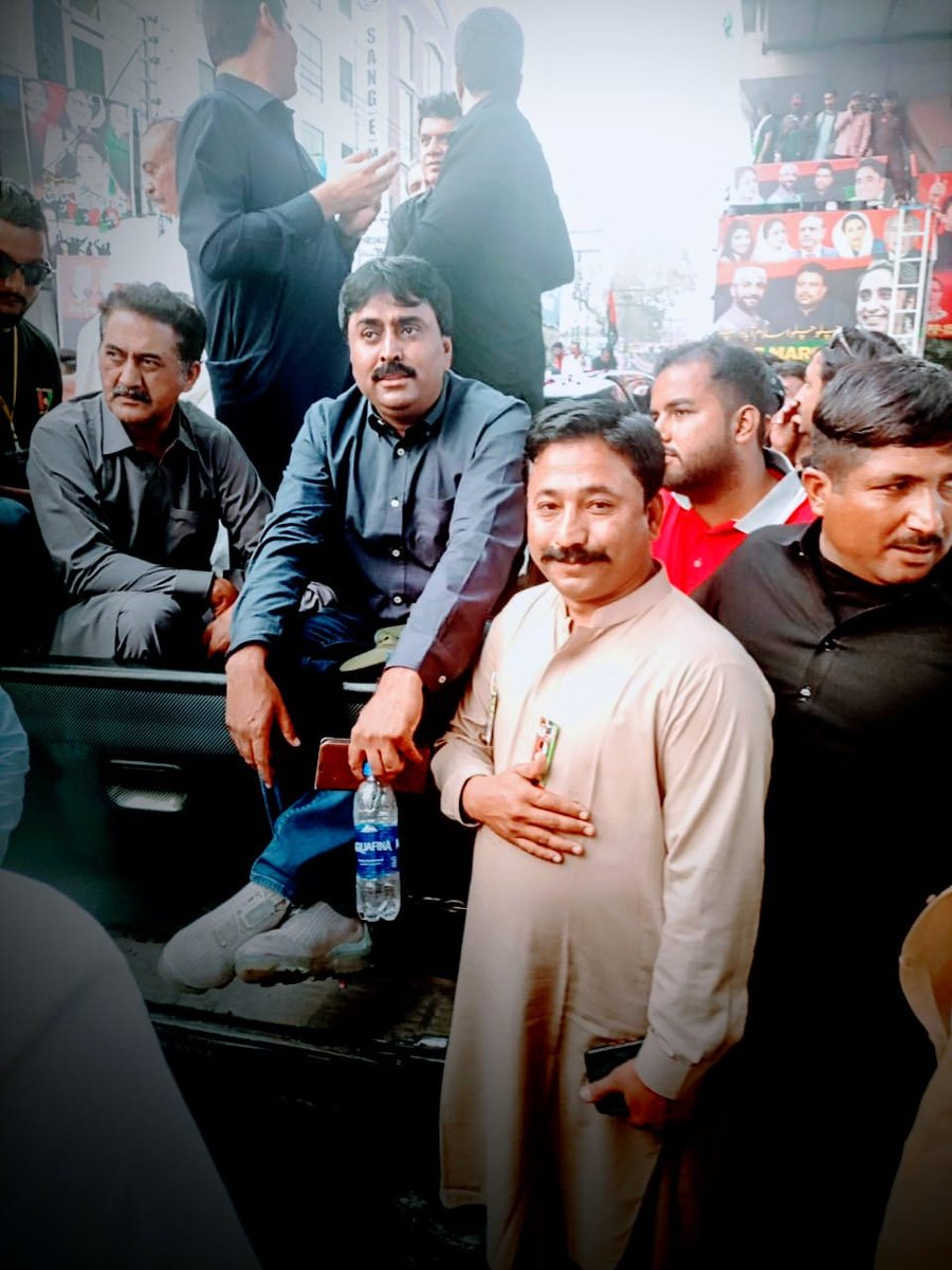ImtiazsharPYO's tweet image. Along with Minister irrigation of Sindh @jamkhanshoro MNA Adi @ShahNafisa Divisional General Secretary PPP Karachi Javed nagori, President Pyo Sindh @JavedNLaghari And other PPP PYO Freind's At Lahore.
#AwamiMarch #GoImranGo #SelectedGhabraGaya #PYOHyd