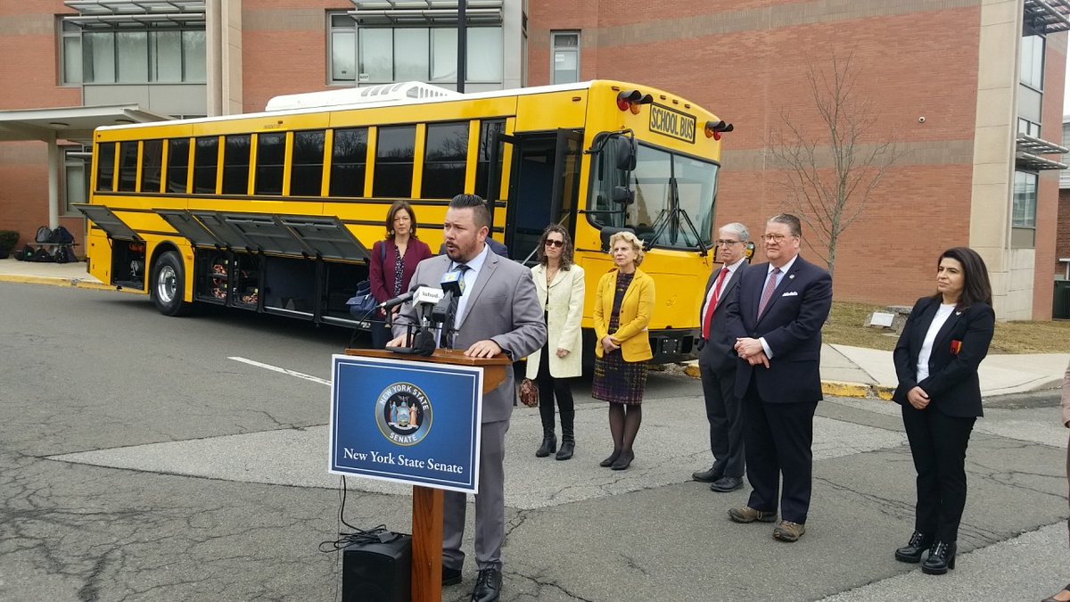 ESBC_org's tweet image. Great day to meet the @greenpower BEAST and learn all about their #EVSchoolBus Nice to see all the support from @MothersOutFront @MissionEV @EMPIRECLEAN @greenlivingguy @RyneShetterly