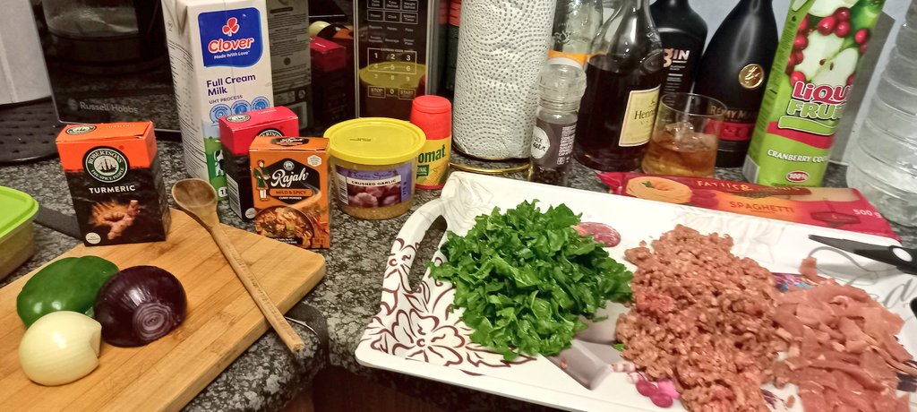 TboyMP's tweet photo. #KitchenForeplay o'clock ⏰🥘🧑‍🍳 #MondayTherapy https://t.co/YNcdyFPOIg