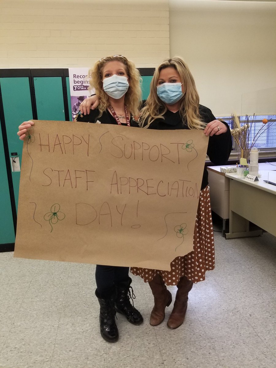 StMartinSchool2's tweet photo. We appreciate you both today and every day ❤️❤️ #CYWs @TCDSB @MICHAELaCACCAMO https://t.co/bpD41BlcP4