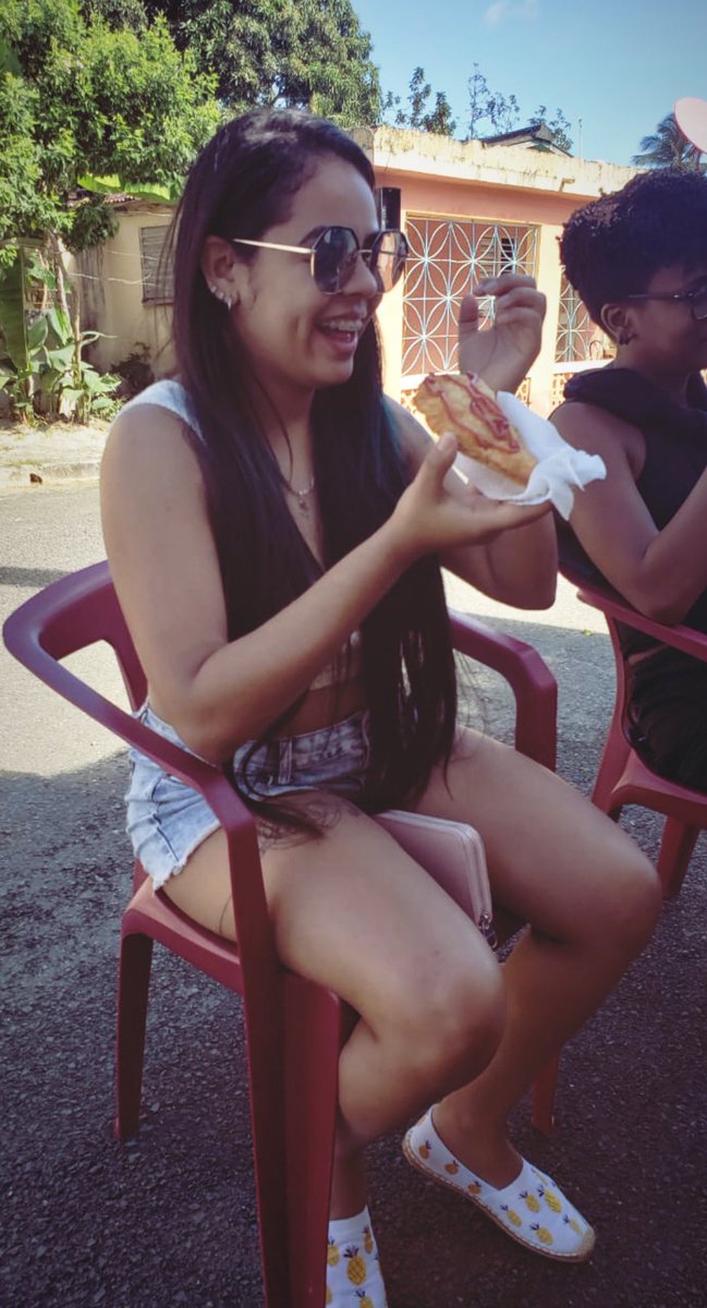 Sara_Edith_'s tweet image. Ustedes me ven así, pero ese día me metí 5 empanadas ☺️☺️