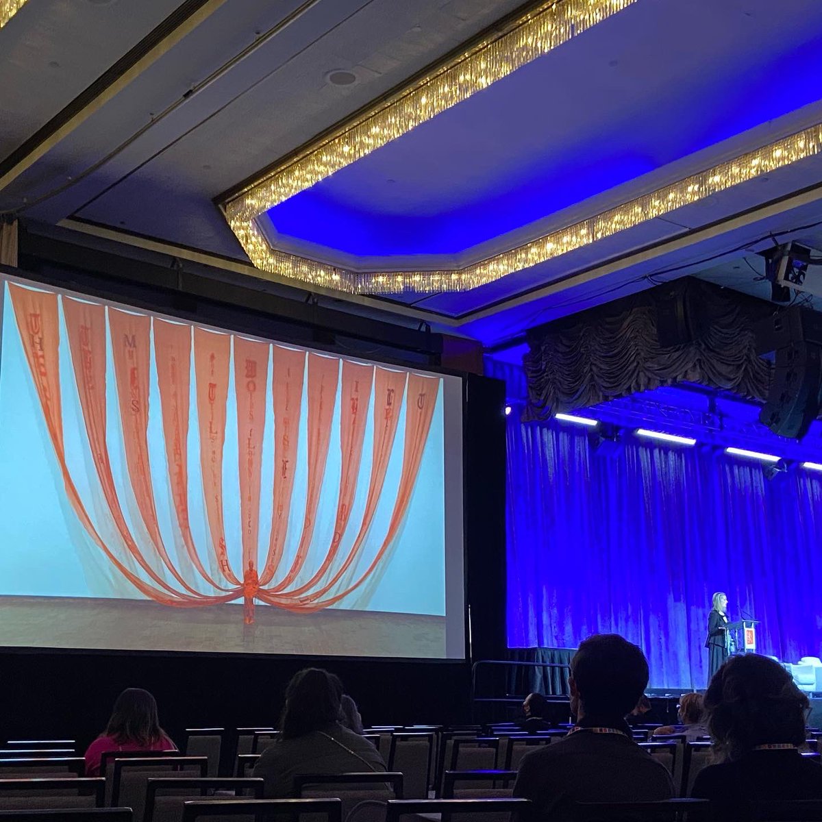 wowartproject's tweet photo. So interesting to learn more about Leslie Dill’s inspiration for her art, life, and how she creates  at @NAEA #naea #naea22 #arted #artsed https://t.co/7ruZFfJSAs