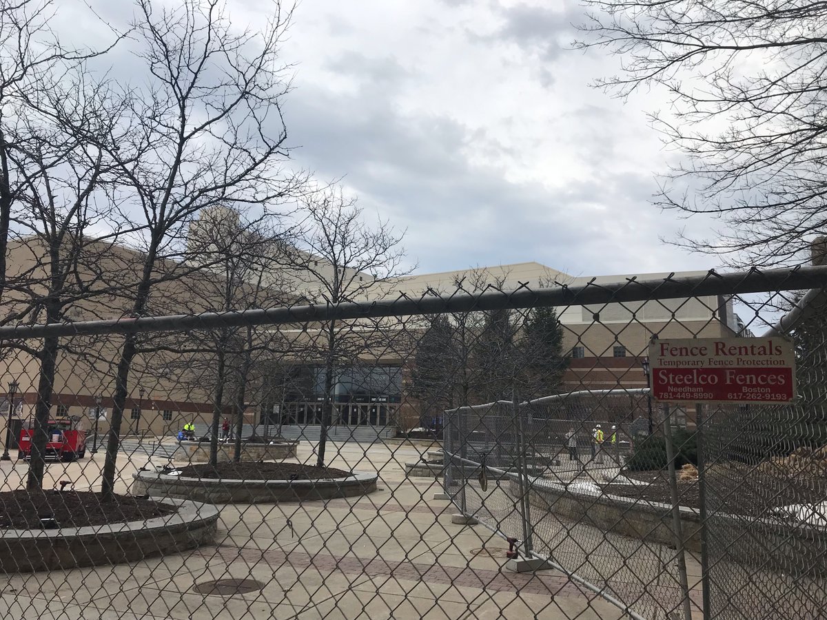 BCEagles's tweet photo. Construction begins today on Hoag Basketball Pavilion

STORY: https://t.co/ItSJ6nehFp

Fencing marks the beginning of the first phase of construction for the 40,000 sq. ft. facility for @BCMBB &amp; @bc_wbb

#ForBoston🦅 https://t.co/aLwjx6d1Wu