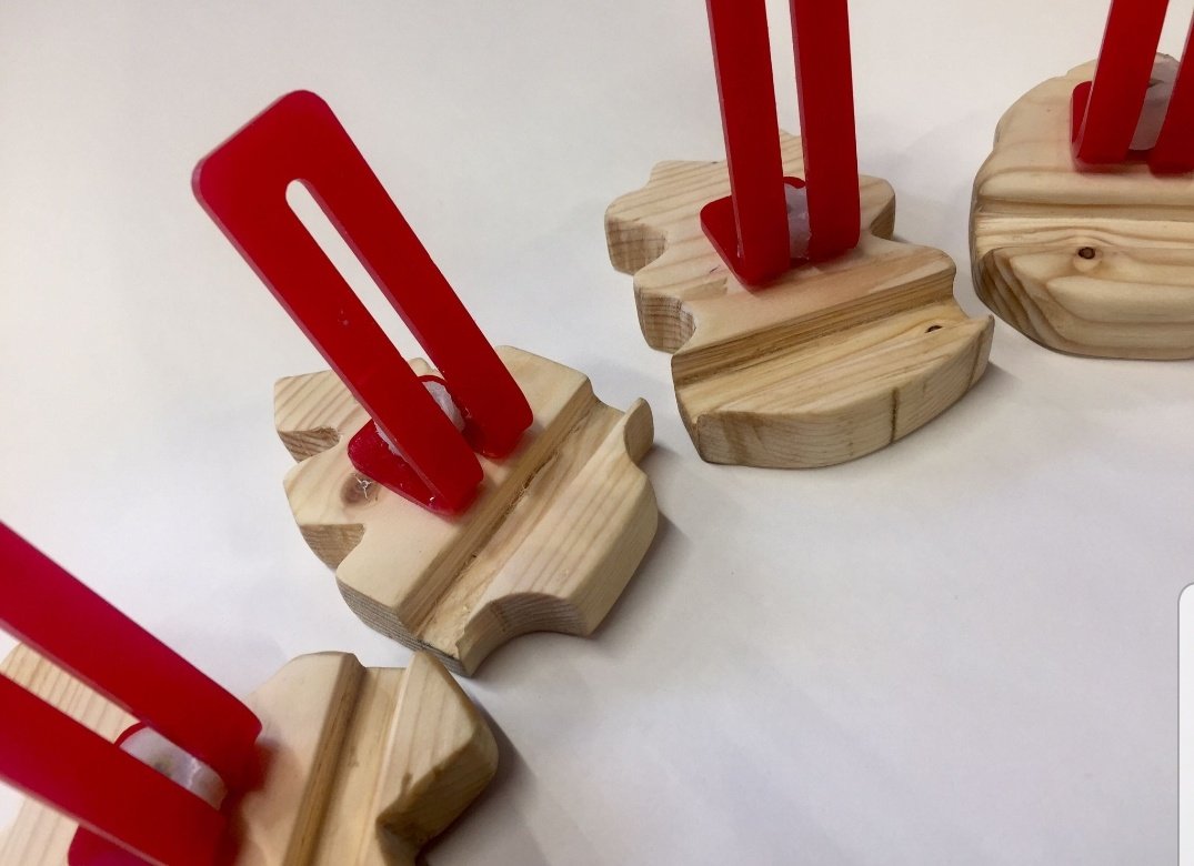 MrsDaviesDT's tweet photo. Year 8 @chepstowschool Mobile phone holder project! Very interesting and challenging shapes and ideas. A lot of tools and processes being used! Da Iawn Year 8! 👏 #challenge #DRICE #skills https://t.co/DxkLJEb1z7