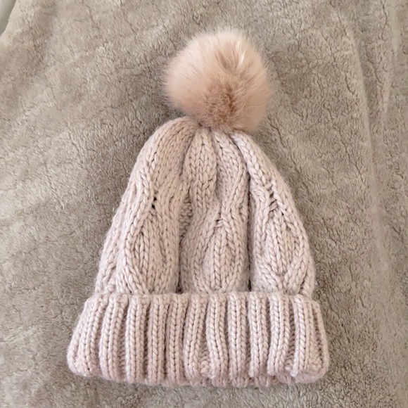 Panda_b3ar's tweet photo. So good I had to share! Check out all the items I'm loving on @Poshmarkapp #poshmark #fashion #style #shopmycloset #hm #pinkvictoriassecret #nike: https://t.co/9cvLuylvl6 https://t.co/fg9oQ7B0jF