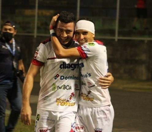Que bonito regresar con importante gane ⚽ A seguir trabajando para mejorar más 🙏🔴⚪🔵💪#8