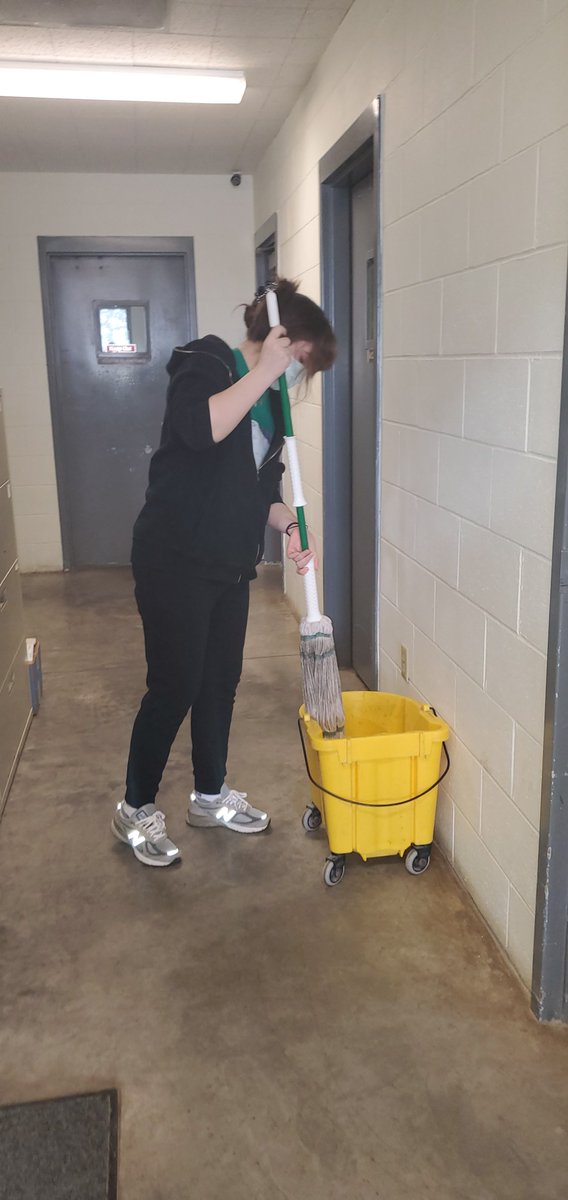 MrsTFranz's tweet photo. I’m grateful to work with such a great group of CA Future Business Leaders. FBLA prepares students to become community-minded business leaders in a global society. This weekend my FBLA Club showed community leadership by volunteering to clean at Ontario County Humane Society. https://t.co/g91jVe3L2R