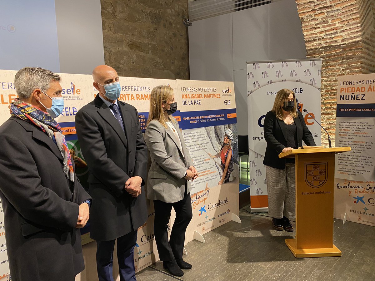 Isabel09323's tweet photo. Hoy, de la mano de @aseleleon, @feleleon, hemos inaugurado la exposición “Leonesas Referentes”. @ebarriog directa de RRHH de @caixabank en #CyL ha puesto de manifiesto: “en @caixabank mantenemos el firme compromiso de aunar y dar visibilidad al talento y liderazgo femenino”. https://t.co/nuP2aKjjZH