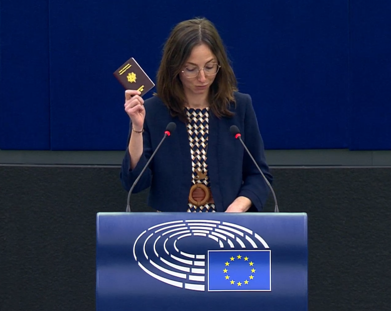 GreensEFA's tweet image. &quot;While for many the dream of Europe stops at our borders, for some mega rich they just need a pretty sum and they get this EU passport.

Many providing funds for #Putin &amp;amp; his regime have #goldenvisas. 8 years ago, Parliament asked for ban. This war shows need for urgent change!”