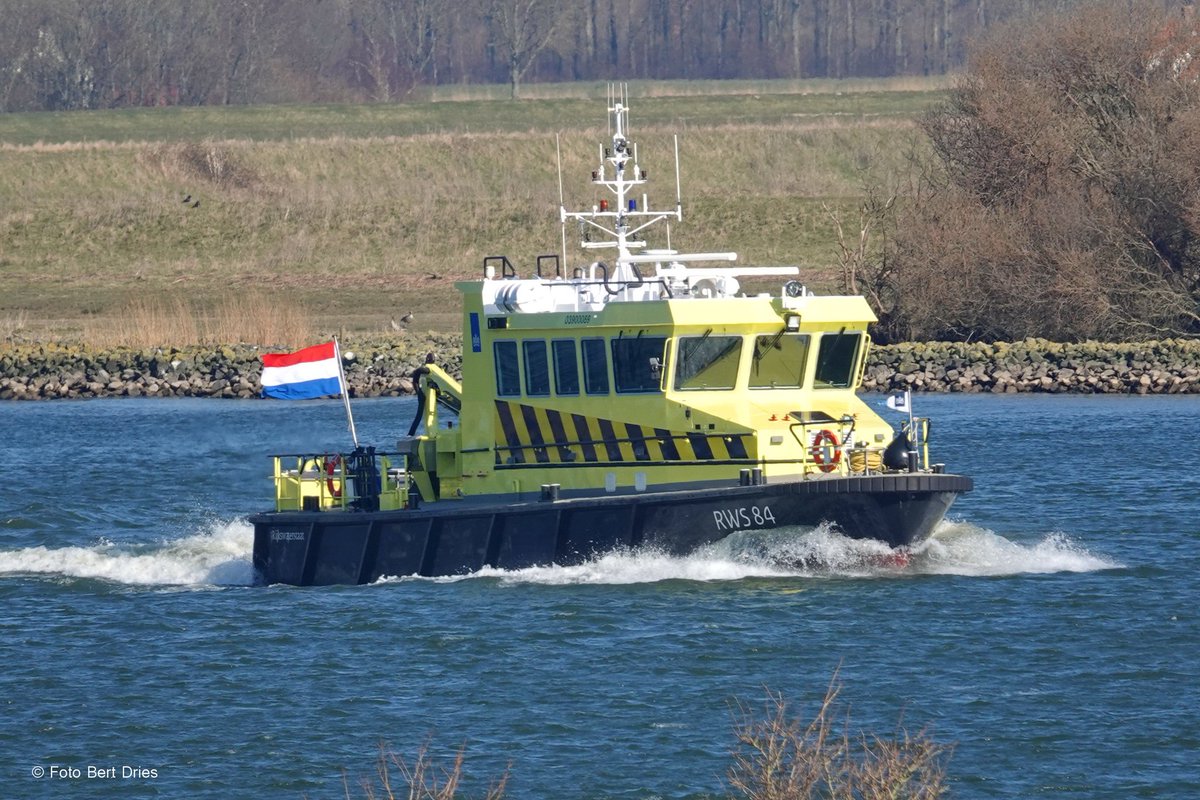 whitesand's tweet photo. Terug van de werf weer naar Wemeldinge: RWS 84. #rws84 https://t.co/Fdn0cd5PzL