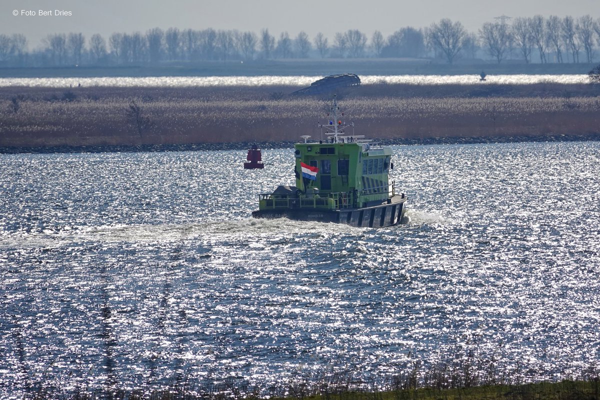 whitesand's tweet photo. Terug van de werf weer naar Wemeldinge: RWS 84. #rws84 https://t.co/Fdn0cd5PzL