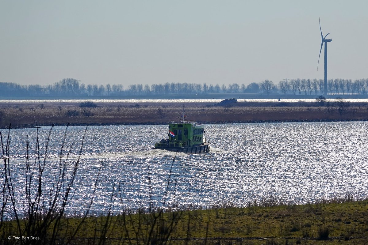 whitesand's tweet photo. Terug van de werf weer naar Wemeldinge: RWS 84. #rws84 https://t.co/Fdn0cd5PzL