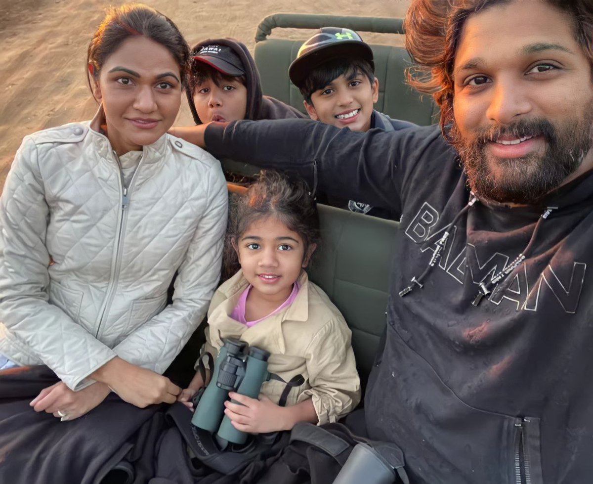 RakeshS14811566's tweet photo. #AlluFamily Icon StAAr Allu Arjun Garu with Allu Sneha reddy garu 
#bestcouple #HappyAnniversary #AlluArjun #AlluSnehaReddy https://t.co/vGXJSDER6u