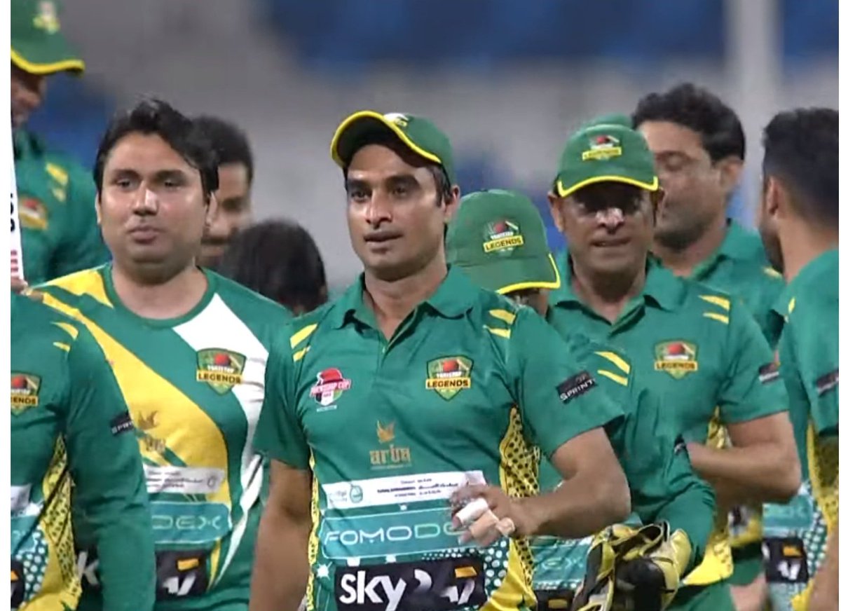 Israrkhoso3's tweet photo. Congratulations boys 😍😍 happy to see @realimrannazir4 still looking young and energetic 🇵🇰🇵🇰 #Pakistanlegend #friendshipcup #UAE #PakistanZindabad #cricket #Pakistan https://t.co/oJpZ1f8ihF