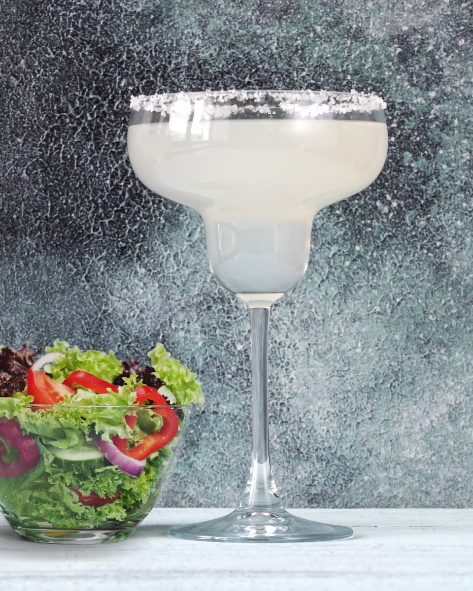Monday is all about healthy choices and balanced meals. 
Thus our order today is a skinny margarita 🍸 with a bowl of salad🥗.😜😜

#mondaymood #salad #healthylifestyle #margaritamonday #tequila #tequilalover #bandero #sandiego #sanfrancisco #losangeles