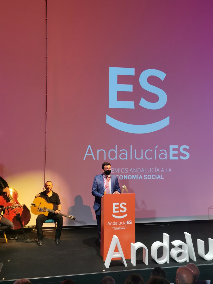 EmpleoJunta's tweet photo. 🏆 I #premiosAndaluciaES

🗣️Rafael Cia, #CEO de #UNEI:

"A todos los que nos reunimos esta tarde nos une la vocación de conseguir 🌍 un mundo más humano ↔️más vivible ↔️ más feliz. Un mundo extraordinario y diverso"

⏩ SÍGUELO desde: https://t.co/U5cxW28O0R

#EconomiaSocial https://t.co/BmI5UXHPbe