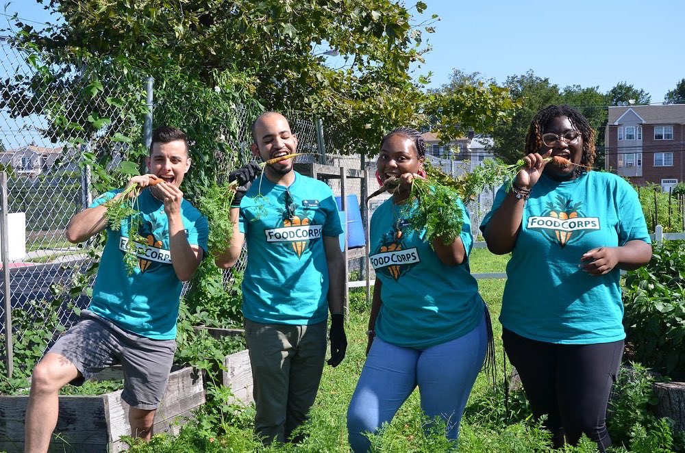 CityBloom87's tweet photo. @FoodCorps service members help kids learn about, grow, cook, &amp; eat healthy food in school. They build lasting partnerships with communities dedicated to healthy kids, food education, and food justice. Check out this year’s application and apply by 3/31/22 https://t.co/JJCYpY0EHn https://t.co/vXEhUBWT2G