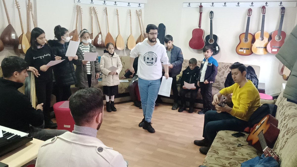 GSB_CaldiranGM's tweet photo. Gençlik merkezimizde 18 Mart Çanakkale zaferi ile ilgili hazırlık çalışmaları başladık.🎼🎹🎻🪘 https://t.co/fsNkBbCPq7