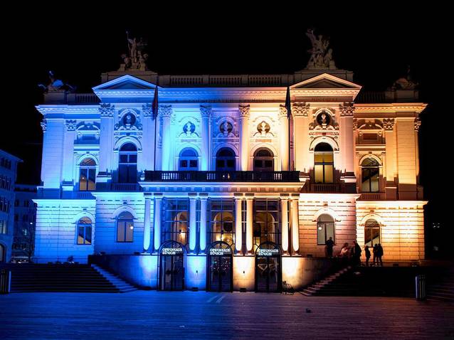 OperaOnline's tweet photo. 🇫🇷 L'@operzuerich organise un concert caritatif ce vendredi au profit des victime de la guerre russo-ukrainienne. @ben_bernheim, @thomashampson, @Brownleetenor, #RebecaOlvera et #GeorgePetean compteront parmi les artistes présents :
https://t.co/dukmTwt83z https://t.co/ebdTuTl8F4