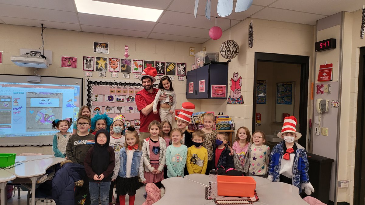 WASDWRECKERS's tweet photo. Happy Monday!  Special shout-out to Mr. O'Donnell for serving as a guest reader last week! Looks like you and this class had a blast! https://t.co/j3DWLl8Gy7