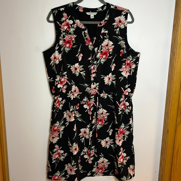 isabelleForget5's tweet photo. So good I had to share! Check out all the items I'm loving on @Poshmarkapp #poshmark #fashion #style #shopmycloset #js #catherinemalandrino: https://t.co/jSV7D3w6Nx https://t.co/gwvUfEFmMO