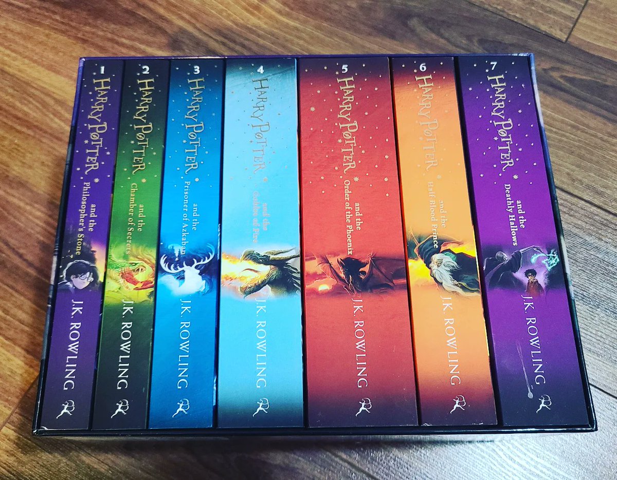 jkcollect1's tweet photo. I was surprised to see this set in Walmart not too long ago. Had to have it just because of the cover art! Which is your favorite?
#harrypotter #jkrowling #jkcollect #harrypottercollection #harrypotterbooks #hpcollection #youreawizardharry #bloomsbury https://t.co/Z1VXTF55cb