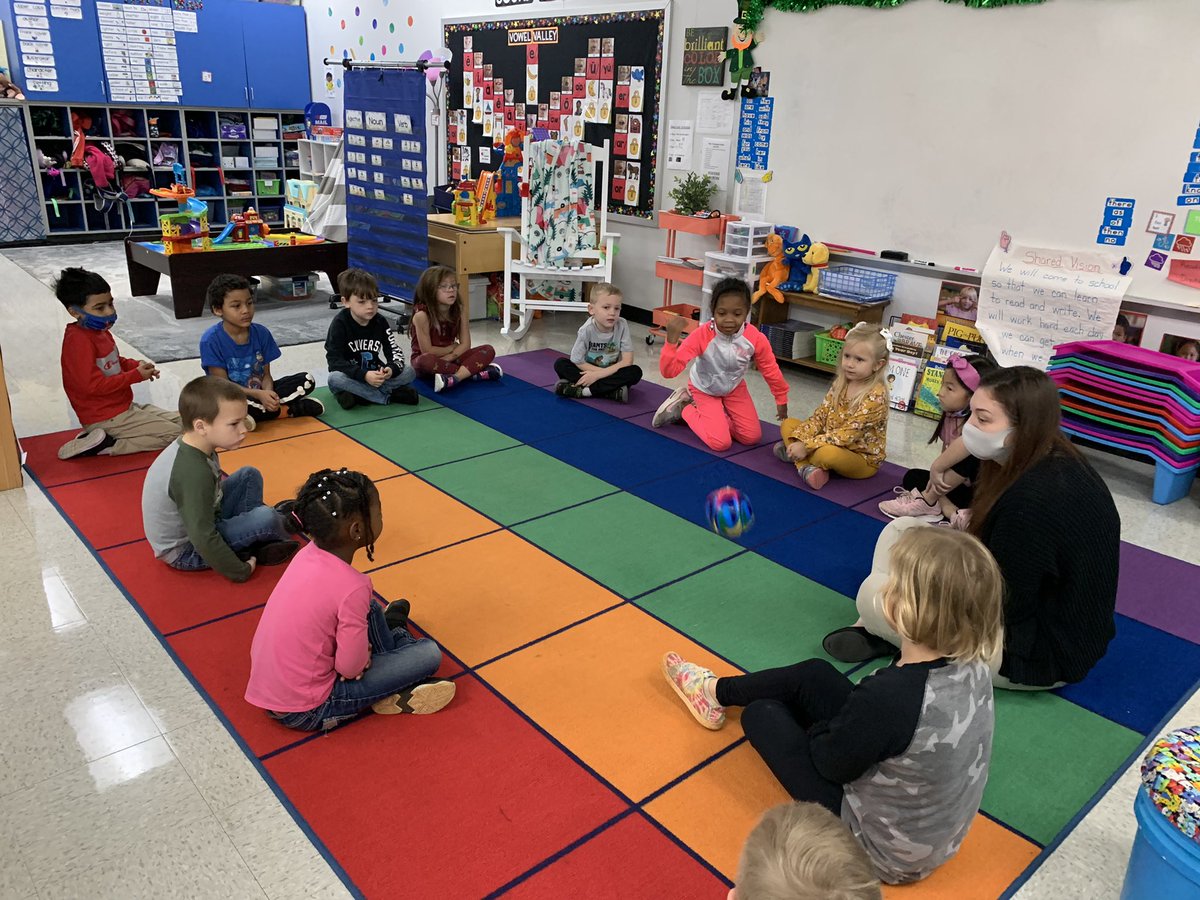 shellhaze's tweet photo. Filling buckets to start our day. Happy Monday!! @mrjamesfrye @claremont_elem @KTLunz https://t.co/IKbZiJAkVT