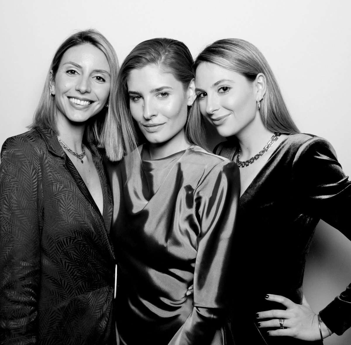 Esfering's tweet photo. Oh my God! 🤩

Fiestón de ENEA Clínica✨

Powered by Esfering Photobooth 📸

#photoboothevent #photoboothpremium #photobooth #photocall #photoboothesfering #luxurycam #eneaexperience https://t.co/UdNA9ueeqp