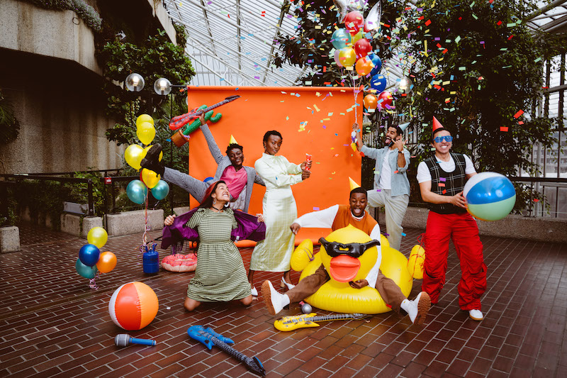 TheReviewsHub's tweet photo. #THEATRE #REVIEW The PappyShow: Pit Party @BarbicanCentre @pappy_show 'the whole evening is full of love &amp; it doesn’t take much persuasion to be tempted up to the dance floor. It’s party you don’t want to finish' ⭐️⭐️⭐️⭐️½  https://t.co/II2ERgP4n2…-barbican-london/ #London https://t.co/lUVbAwTxBl
