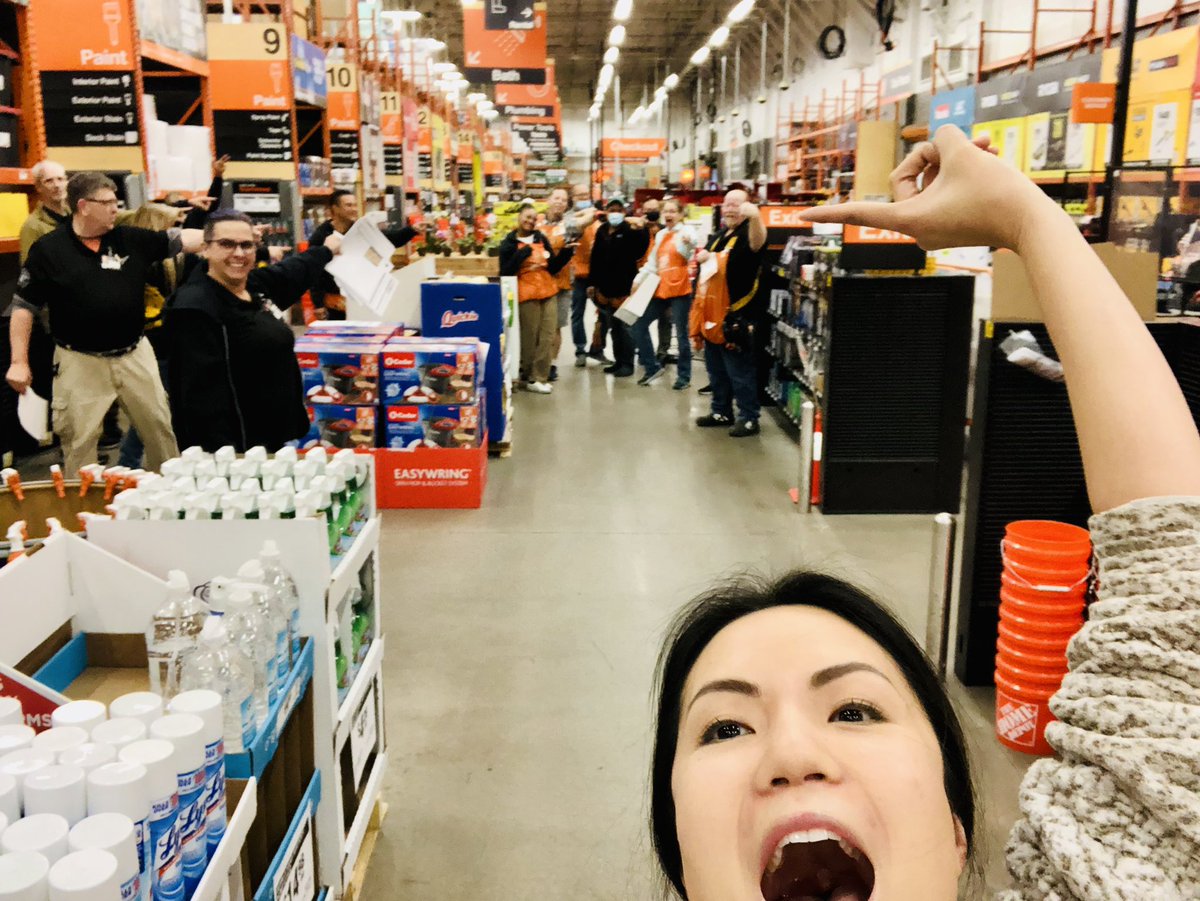 Emmy_in_HD's tweet image. Started the wk with a passionate discussion on GET in the AM meeting then recognized D27 opener “Dennis the Menace” for being a driver last week! Customer praised him for being helpful &amp;amp; friendly! Way to go Dennis! 💥 💥 💥 #D130Driven @jacki_mccord @aprilsimonhd @Armando_G_464