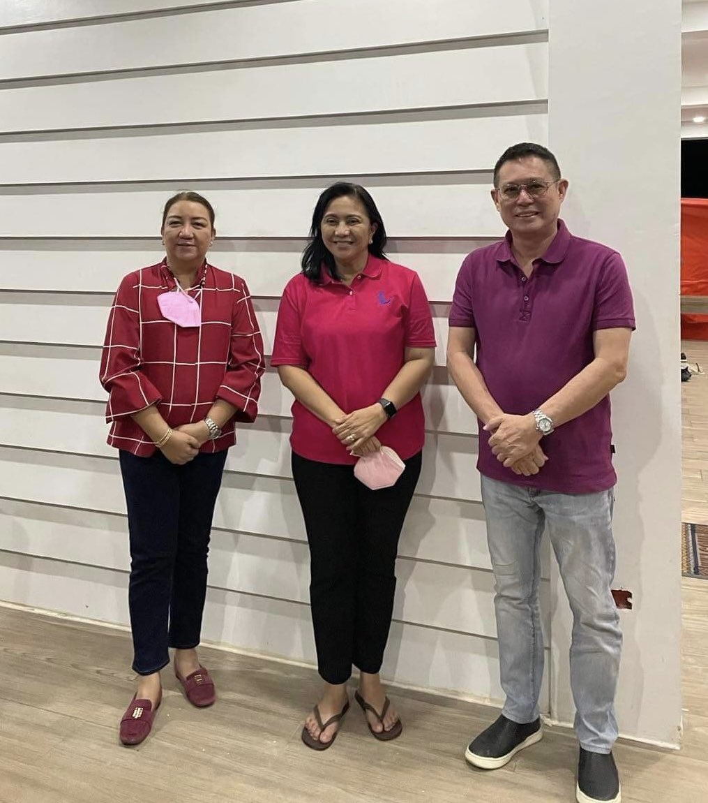 MartinBravoMD's tweet photo. Masbate 1st District Rep. Bong Bravo &amp; wife former Rep. Marvi Espinosa-Bravo endorsed VP Leni Robredo for president. Masbate is Leni Robredo Country.

I am very proud of this endorsement. #IpanaloNa10to #LetLeniLead2022 #Kakampinks #AngatBuhayLahat #KulayRosasAngBukas https://t.co/3et2XJ4Rwh