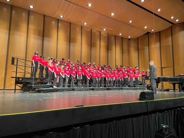 Congratulations to Laura C, Alana V, Claire R, and Kai C for a fantastic performance this weekend with the All South Jersey Elementary Choir.  It's 1st live performance in 2 years!  Kids sporting Antrim's colors after the conductors school!