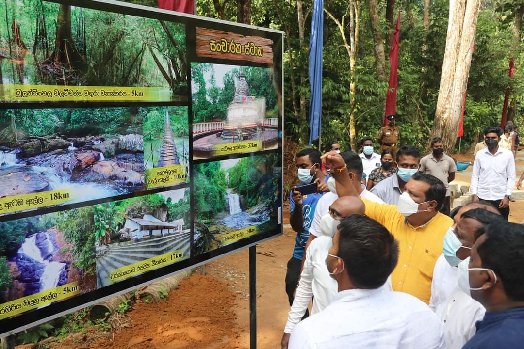 LalithWK's tweet photo. පාහියන්ගල නැරඹීමට පැමිණෙන දෙස් විදෙස් සංචාරකයින්ගේ පහසුව වෙනුවෙන් පළාත් සභා හා පළාත් පාලන කටයුතු රාජ්‍ය අමාත්‍යාංශයේ මූල්‍ය ප්‍රතිපාදන මගින් ඉදිකරනු ලැබූ රථවාහන නැවතුම් ස්ථානය හා නාන තොටුපළ ජනතාඅයිතියට පත්කිරීම පසුගියදා සිදුකෙරිණි. https://t.co/8C1YOuMI1g