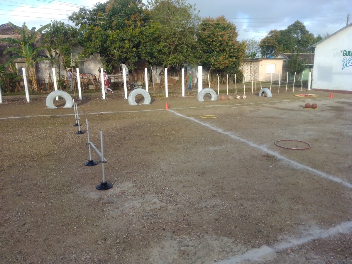 LienMons's tweet photo. En Villa Clara, Placetas,en el poblado de Báez se entrega a los alumnos y la comunidad la escuela Guerrillero Heroico recién reparada y con gusto del detalle.@elsa_ena @AlbertoLpzDiaz @yudi_mercedes @Alba40895264 @JLBrocheLorenzo https://t.co/Nh6kl1oYWU