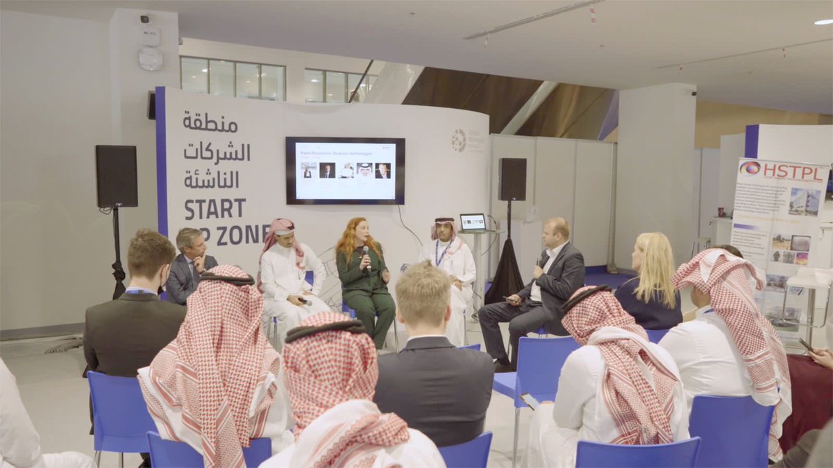 BoeingMidEast's tweet photo. خلال احدى جلسات النقاش في برامج #معرض_الدفاع_العالمي في اليوم الثاني، نيكولا بيتس، رئيسة برامج الابتكار العالمية في بوينج تتحدث عن قدرة #الاستدامة في خلق مسارات جديدة لشركات الدفاع الناشئة لدخول السوق. #WDS2022 https://t.co/TnQ2fX1PsM