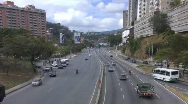 Luis24Palacios's tweet photo. Ya hay paso en la #PDE vía centro 9:37am 

Foto vía @tumototrafico https://t.co/eQl4aNtzbo