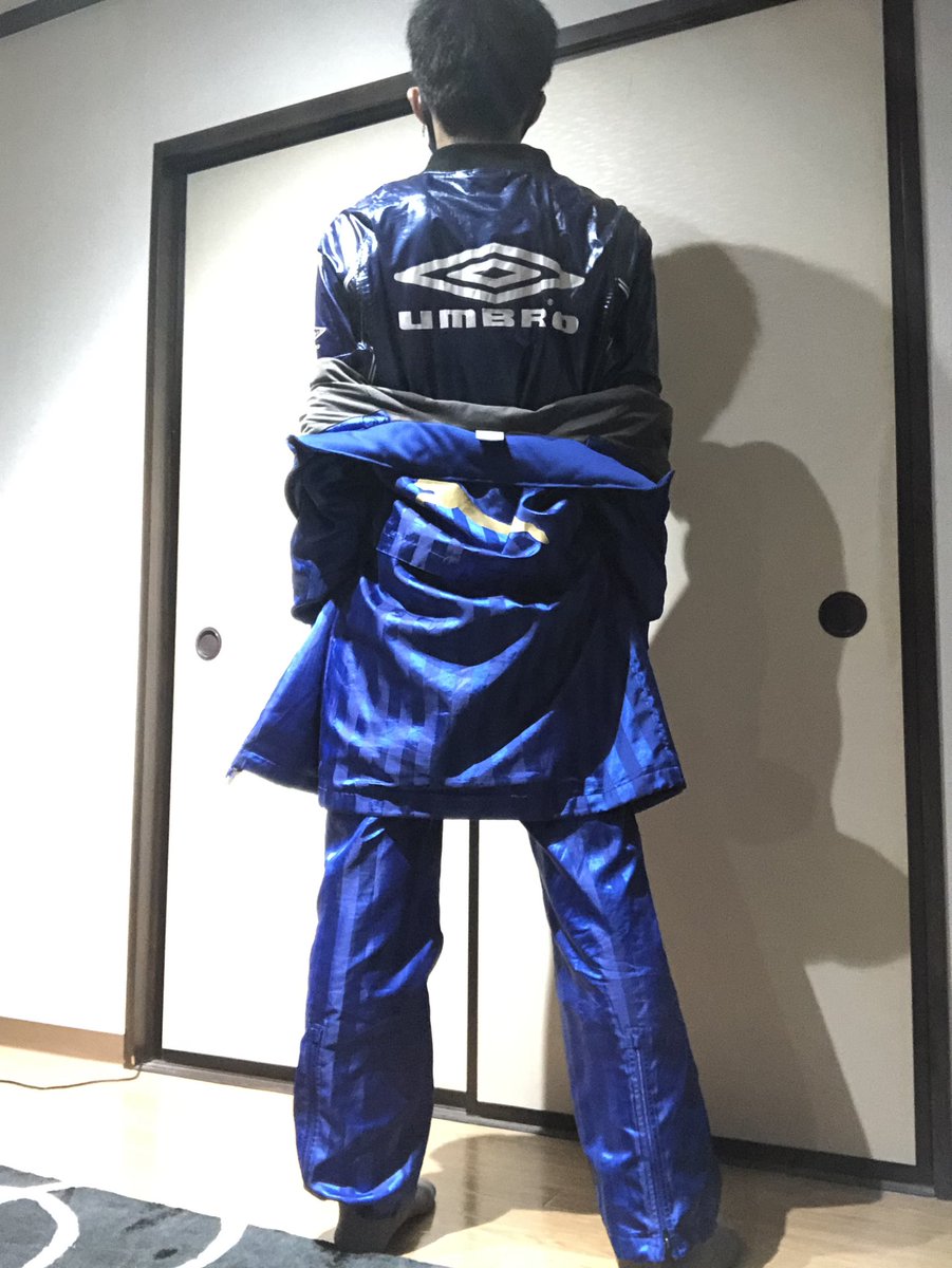 プーマとアンブロのコラボ。 アンブロはガンバ大阪のロゴ入りで、強め