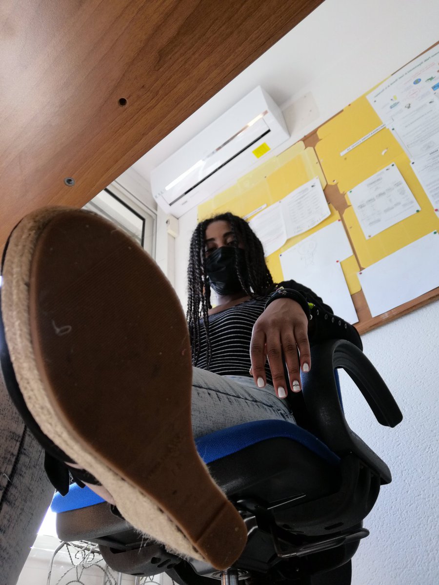 DivinCauchemar's tweet photo. ✨Je suis au taff et j'ai besoin qu'on nettoie mes semelles !
A 4 pâtes gros loser et lèches, je veux qu'elles soient niquel 💃🏽
Je suis dispo pour des ignorecam pour ceux qui veulent m'admirer travailler 🐶

🥀MoneyMiss moneyslave domina findom femdom
@Brun0Parent @Kuborjadore https://t.co/R6cScbYXIn