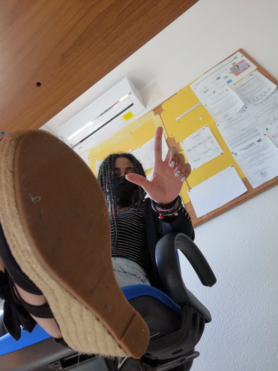 DivinCauchemar's tweet photo. ✨Je suis au taff et j'ai besoin qu'on nettoie mes semelles !
A 4 pâtes gros loser et lèches, je veux qu'elles soient niquel 💃🏽
Je suis dispo pour des ignorecam pour ceux qui veulent m'admirer travailler 🐶

🥀MoneyMiss moneyslave domina findom femdom
@Brun0Parent @Kuborjadore https://t.co/R6cScbYXIn
