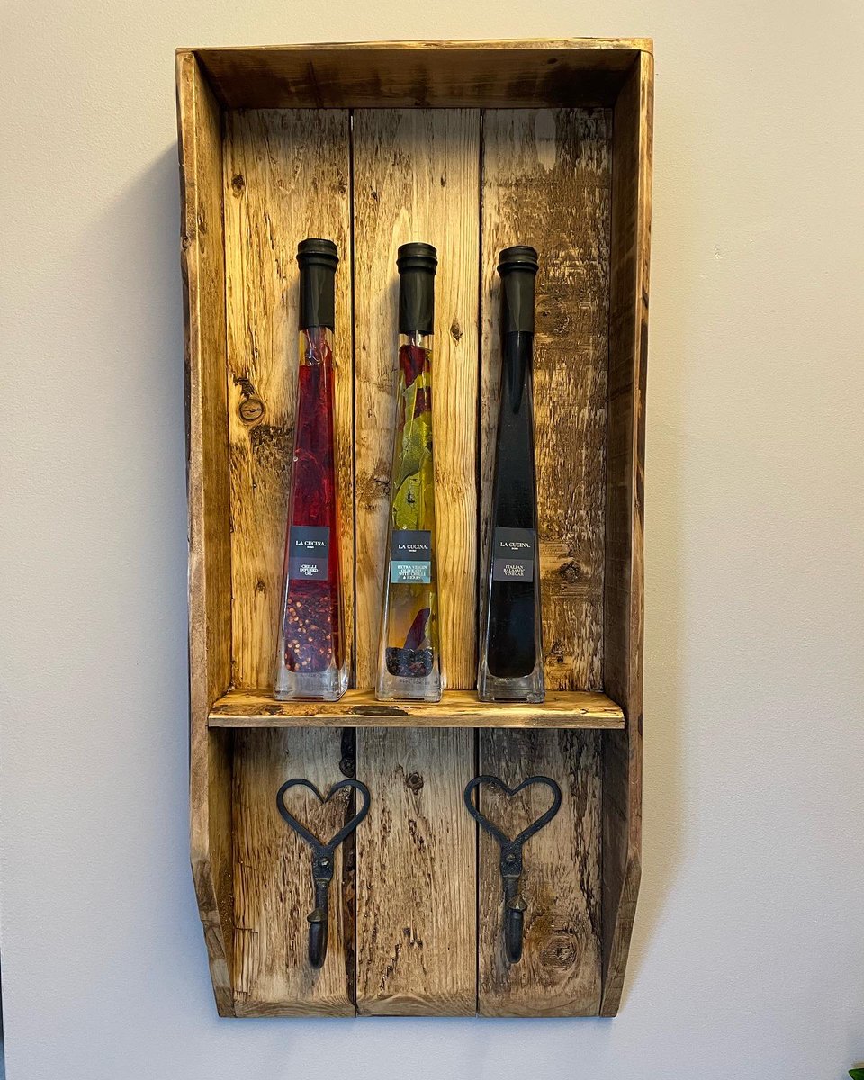 New piece finished today 😁 I may keep this one! 

#rustic #country #budleigh #localbusiness #woodwork #unique #gifts #handmade #urban #devon #shelves #kitchen #hearts