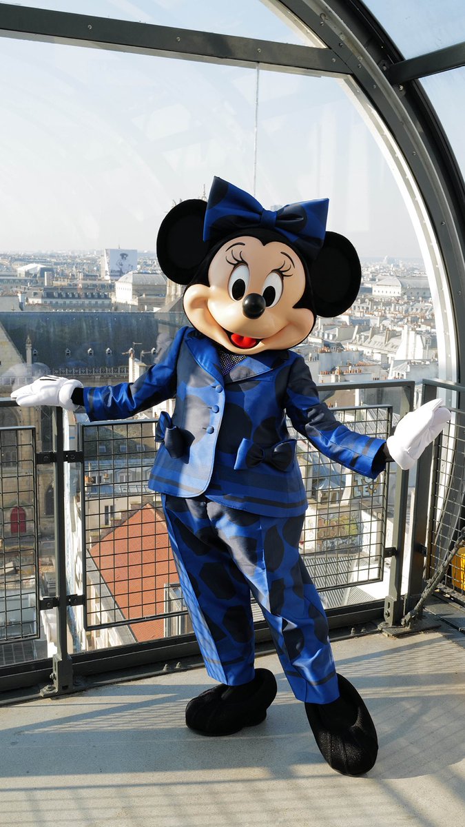 The iconic Minnie Mouse attends our #StellaWinter22 runway show, wearing a custom Stella pantsuit.