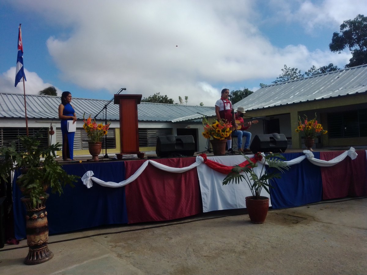 LienMons's tweet photo. Emotivo acto provincial en Villa Clara, por inicio del curso escolar en la comunidad Báez en Placetas en la escuela Guerrillero Heroico, los Educadores Villaclareños comprometidos con la Patria.@elsa_ena @yudi_mercedes @AlbertoLpzDiaz @Alba40895264 @DiazCanelB @DGulbone https://t.co/LhP3hEkWRd