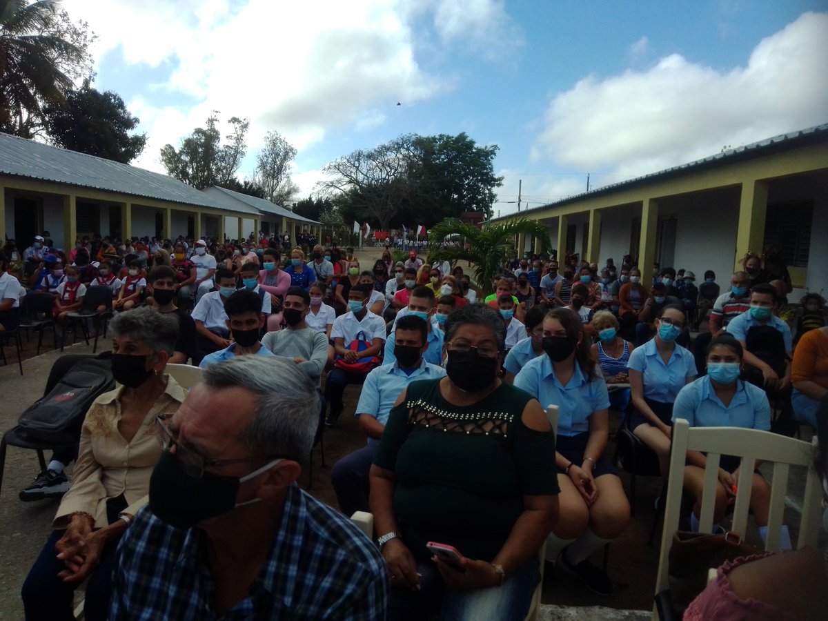 LienMons's tweet photo. Emotivo acto provincial en Villa Clara, por inicio del curso escolar en la comunidad Báez en Placetas en la escuela Guerrillero Heroico, los Educadores Villaclareños comprometidos con la Patria.@elsa_ena @yudi_mercedes @AlbertoLpzDiaz @Alba40895264 @DiazCanelB @DGulbone https://t.co/LhP3hEkWRd