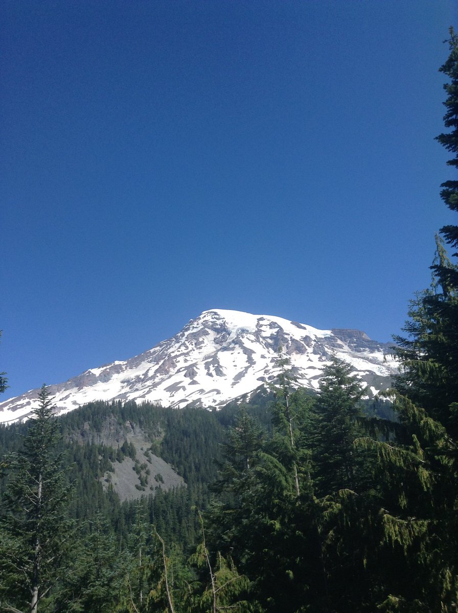 abimasloroff's tweet photo. This photo was taken at Mount Rainier in Washington State when I went there a few years ago. Because of plate tectonics and then smashing together, a mountain forms! @franklinlorax #apesland https://t.co/u1X0yCJK13