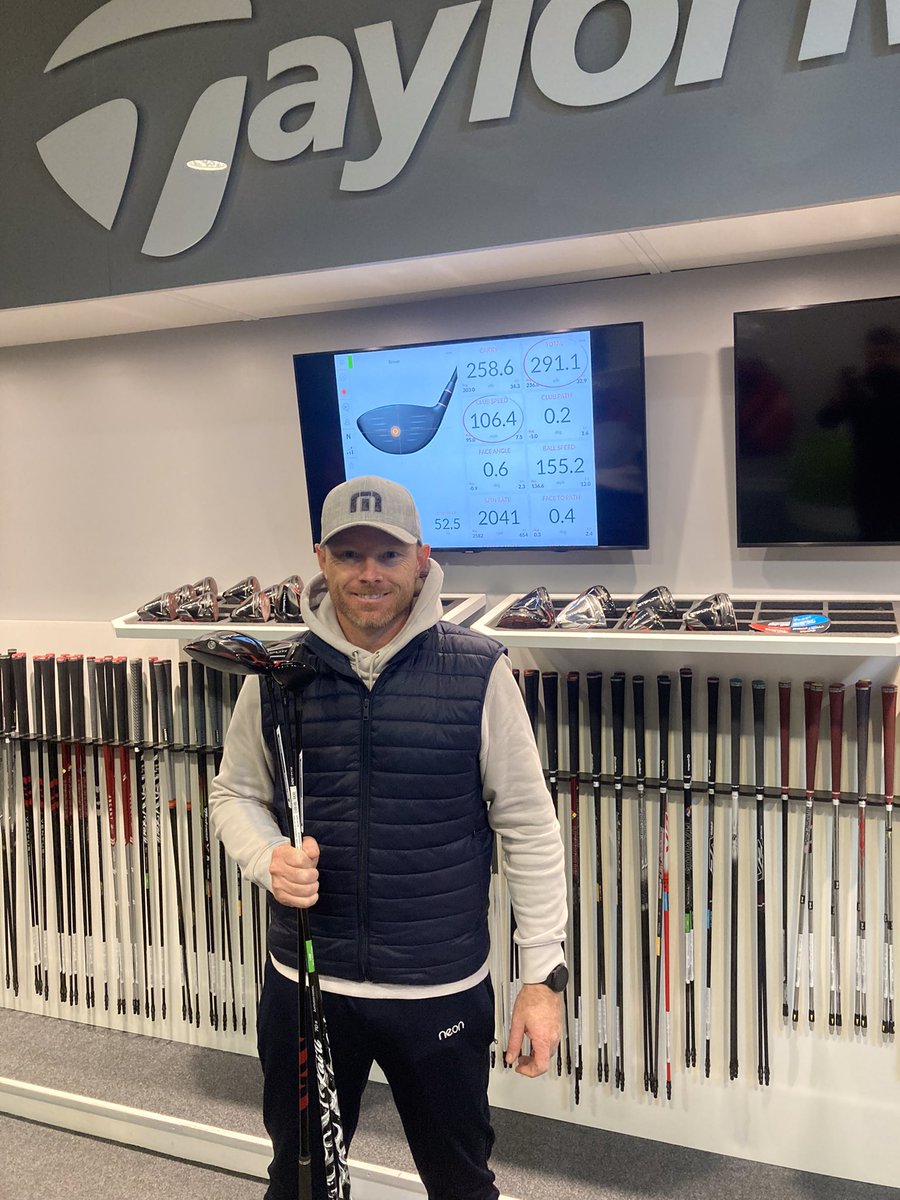 Great to have cricket legend Ian Bell in the <a href="/TaylorMadeTour/">TaylorMadeGolfEurope</a> TMPL today. Huge gains with #stealth #carbonwood driver and peppering the flag with his #P790 irons 🏏🔥🎯