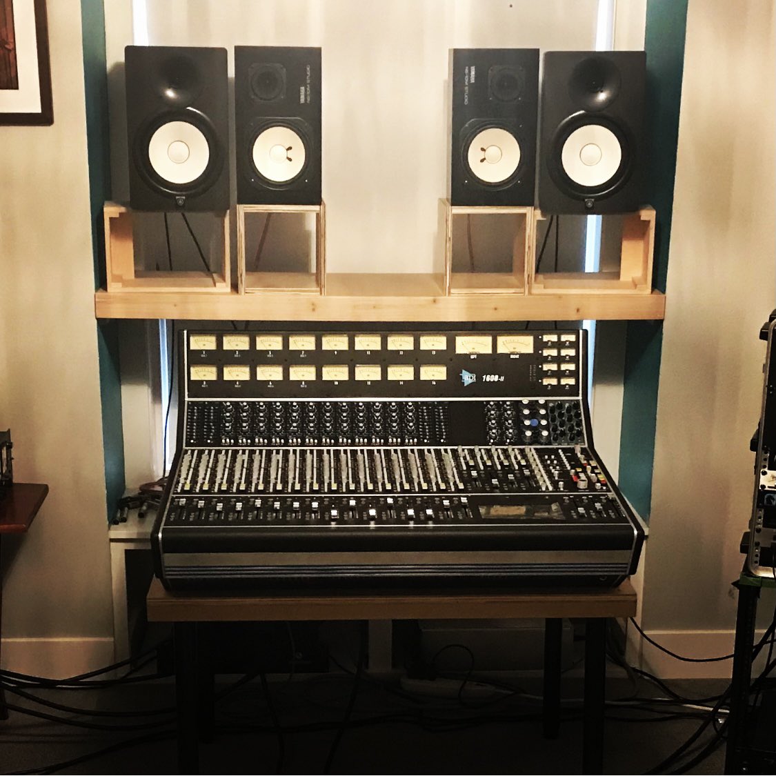 ThisIsAPIaudio's tweet image. &quot;Loving my new 1608-II with Final Touch® automation! The four automated stereo faders with the eight associated 500 series slots is killer. Also, the noise floor on this console is stunningly quiet. Super stoked!&quot; – Thomas Rockwell
#apiaudio #api1608ii #api1608console